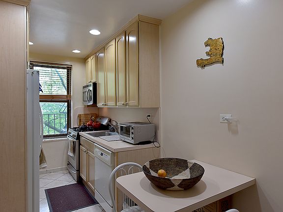 4th image of 3105 Avenue V APT 4B