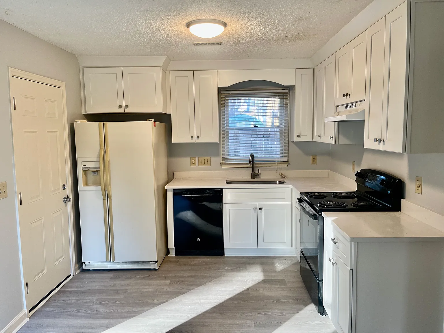 3 bed, $1,800 — Photo 4