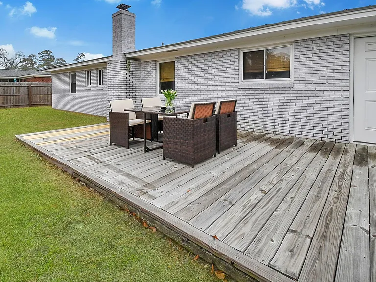 1015 Reita St — Photo 25