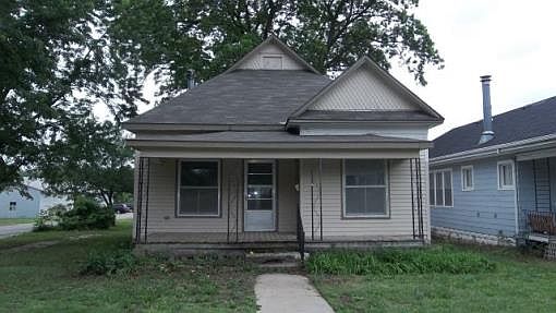 1st image of 802 W Harvey Ave