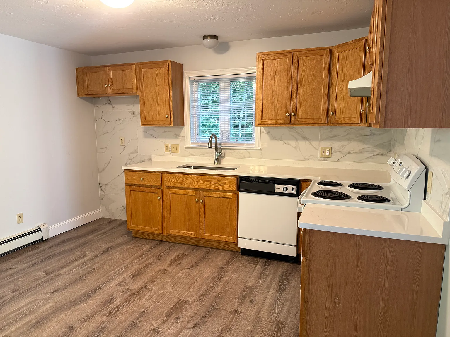2 bed, 1.5 bath, 1187 sqft, $2,100 — Photo 2