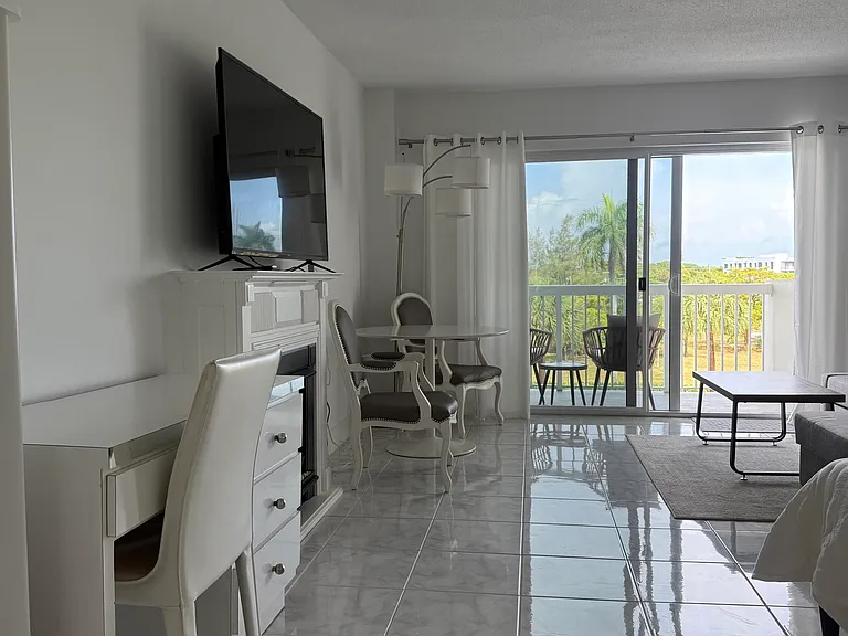 2600 N Flagler Dr #413 — Photo 2