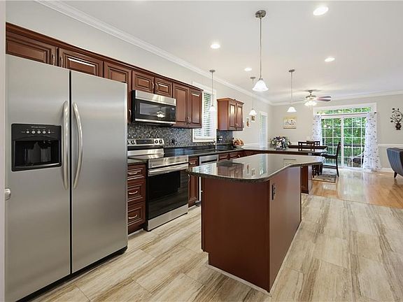 4th image of 164 Bear Hill Rd APT 35
