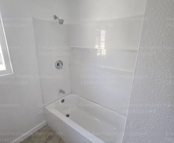 2909 S Chester Ave #16 — Photo 12