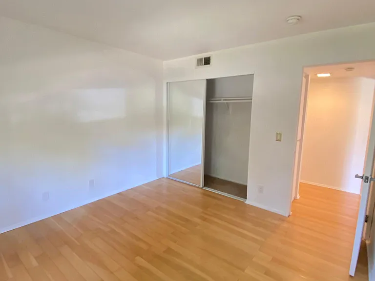 64 N Mar Vista Ave #103 — Photo 8