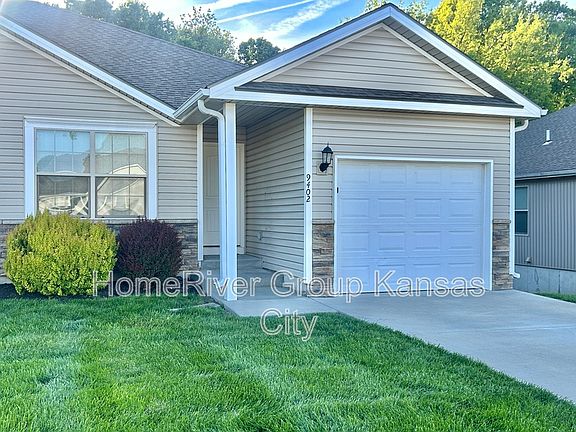 3rd image of 9402 N Robinhood Ave