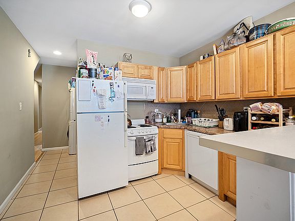 5th image of 1610 N Willington St #1