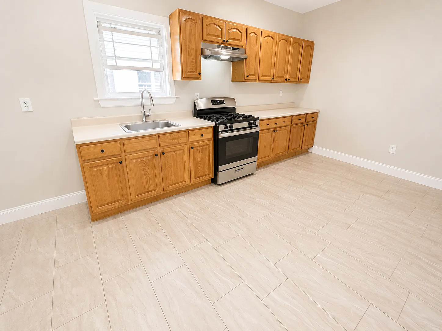 3 bed, 1200 sqft, $2,045 — Photo 2