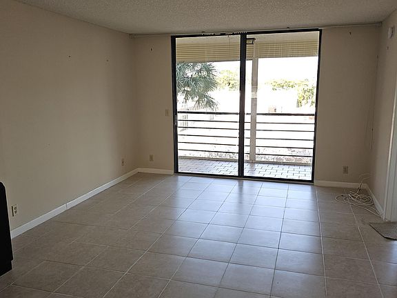 4th image of 4640 Lucerne Lakes Boulevard W #303