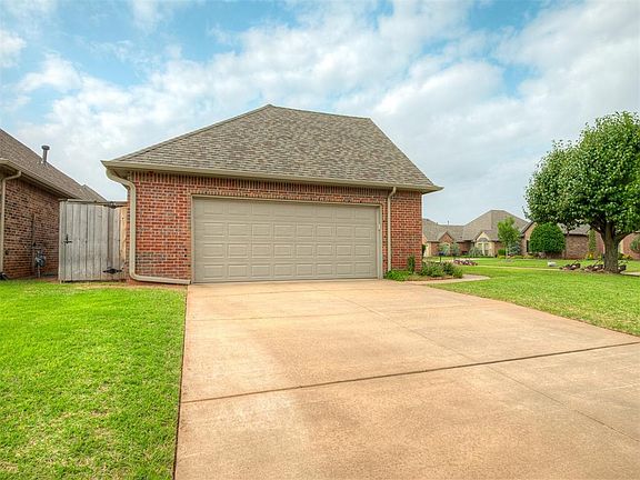 4th image of 12318 Laurie Ln
