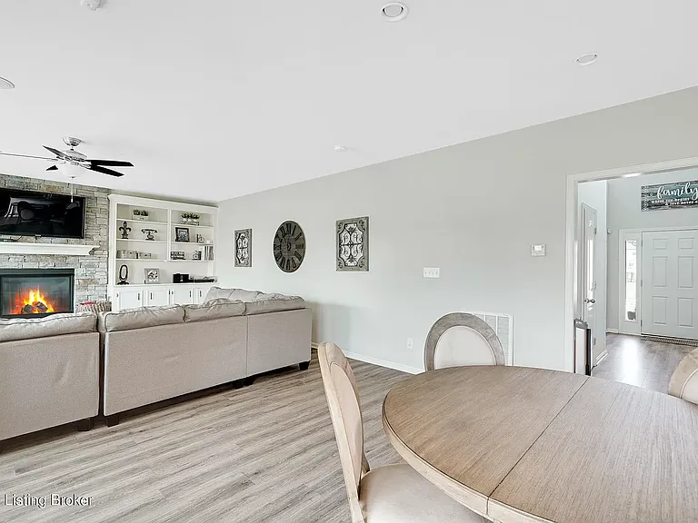 1919 Carabiner Way — Photo 6