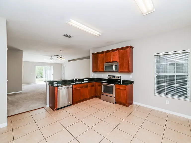 4013 Constantine Loop — Photo 5