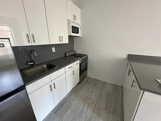 Rented by Eric Goodman Realty Corp | media 15