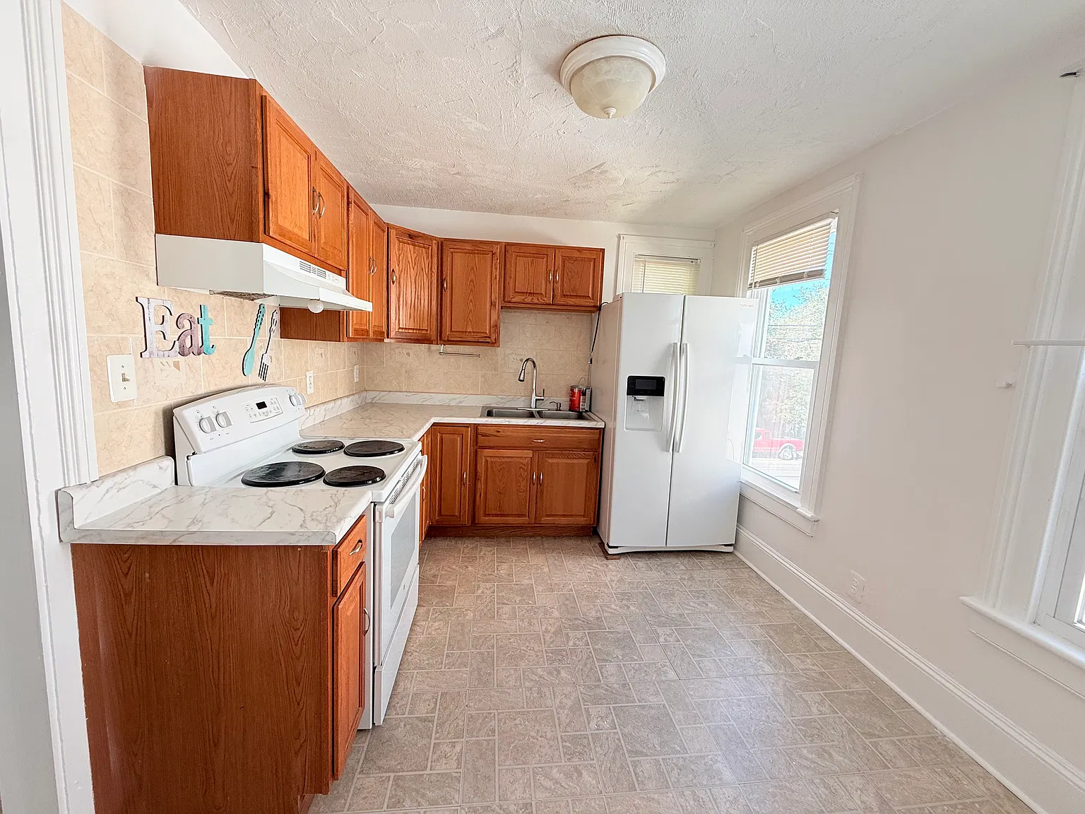 2 bed, 894 sqft, $2,200 — Photo 2