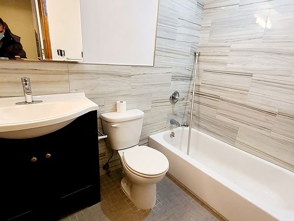 4th image of 132 W 74th St APT 1A
