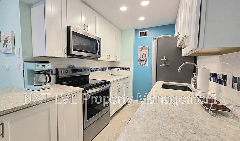 1065 Gulf Shore Blvd N #108 — Photo 6