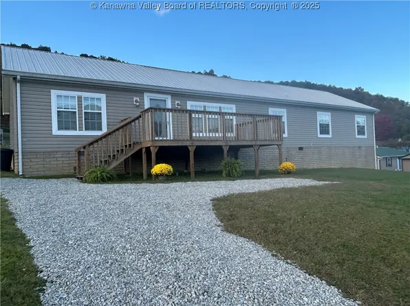 30 Beech Ln, Madison, WV 25130