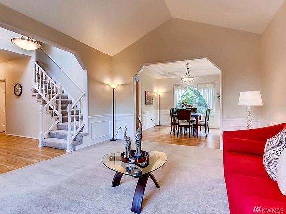 Level back yard, lot is  nearly 13000 sq ft. thats over a 1/4 acre!  Space for everyone!