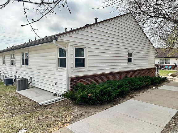 3rd image of 2118 Nebraska St APT 14