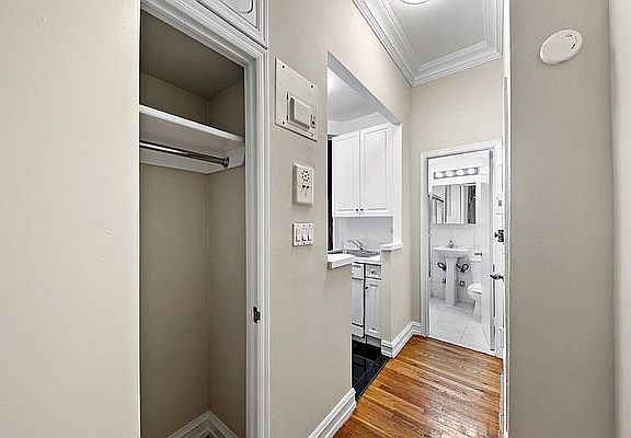 3rd image of 510 E 88th St APT B