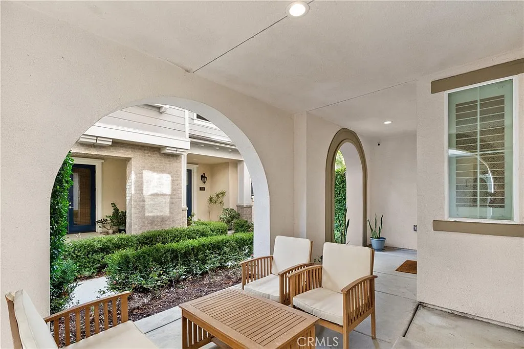 4 bed, 2133 sqft, $4,600 — Photo 3
