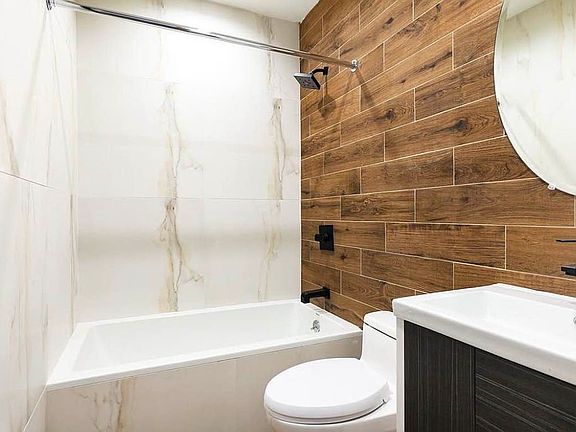 4th image of 1713 Gates Ave #2R