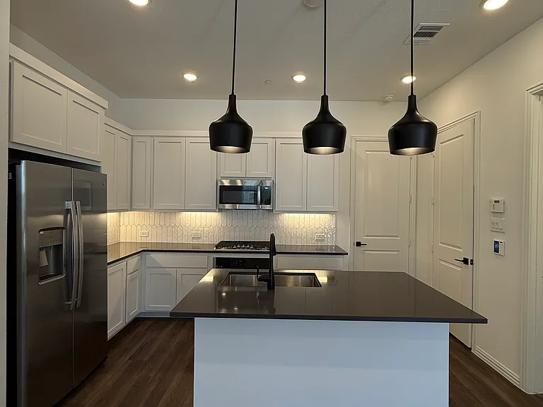 4416 Henderson Ave — Photo 6