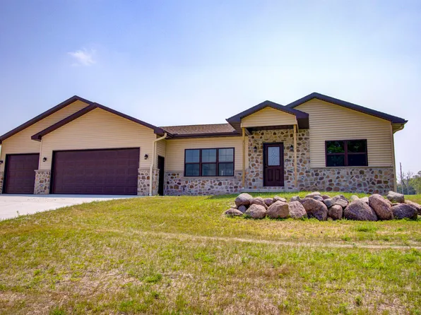 1930 Southland Ln, New London, WI 54961