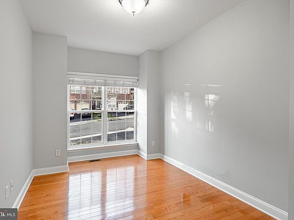 5th image of 3137 Woods Edge Dr