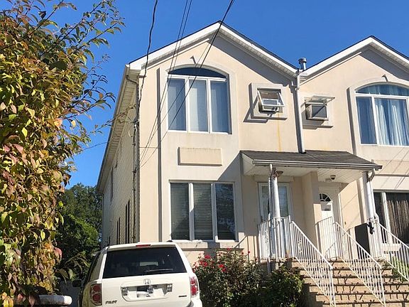 3rd image of 319 Taylor St
