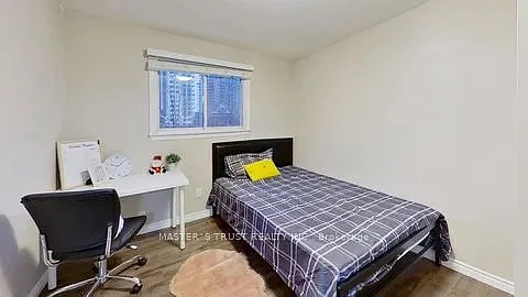 117 Erb St W #4 — Photo 4