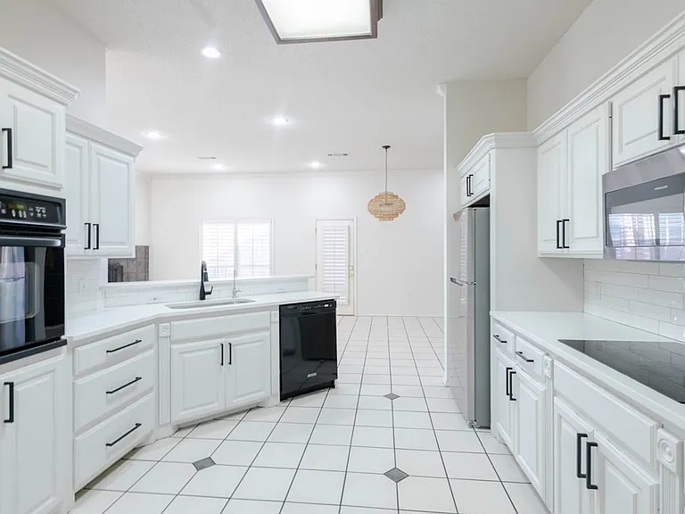 4801 Whitman Dr — Photo 9