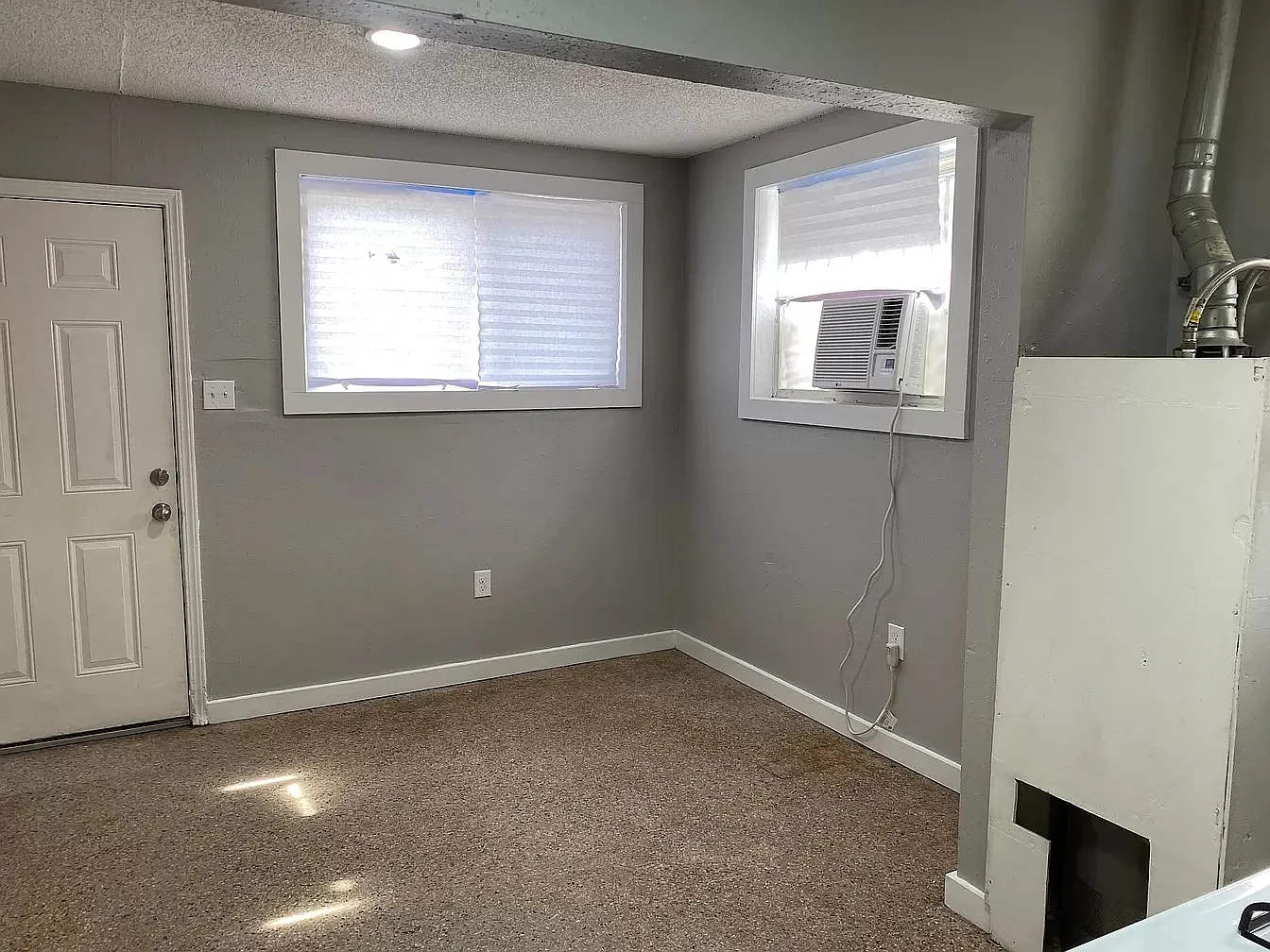 2830 Pauger St — Photo 2