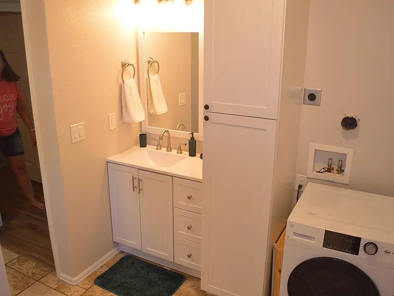 618 Hudson Bay Dr #B — Photo 5