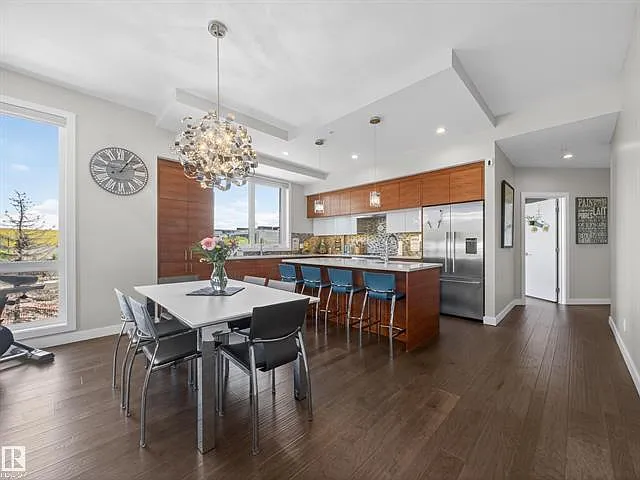 11710 87 Ave NW, Edmonton -Luxury 3-Bed Penthouse in Windsor Park | 3 Baths + 3 Parking | Near U ... — Photo 4