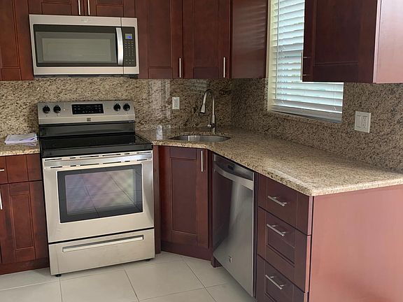 2nd image of 5325 Tammy Ln