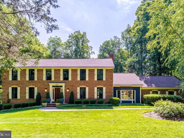 401 Seneca Rd, Great Falls, VA 22066