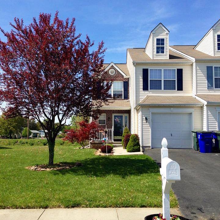 1st image of 217 N Barrington Ct