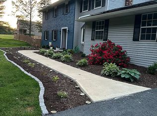 9955 Windswept Ct, Breinigsville, PA 18031