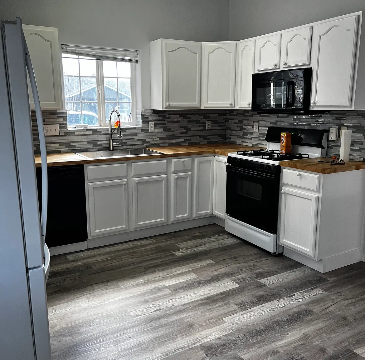 3 bed, 1350 sqft, $2,300 — Photo 3