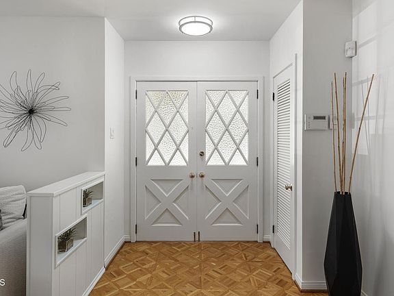 4th image of 8438 Beverly Dr