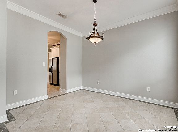 3rd image of 1425 Country Hills Dr