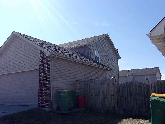 3rd image of 676 Circle Dr
