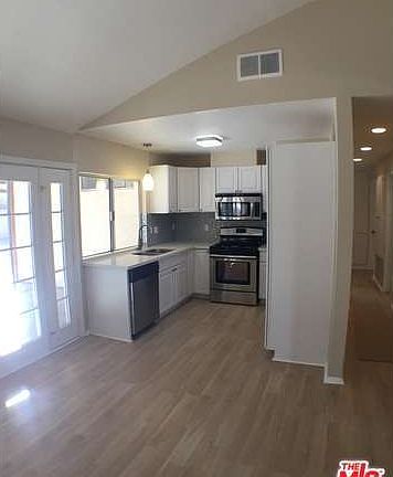 5th image of 44036 Gingham Ave