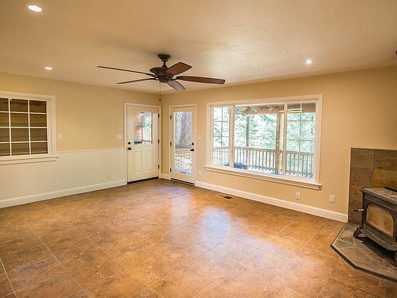 5th image of 23926 Redwood Ct