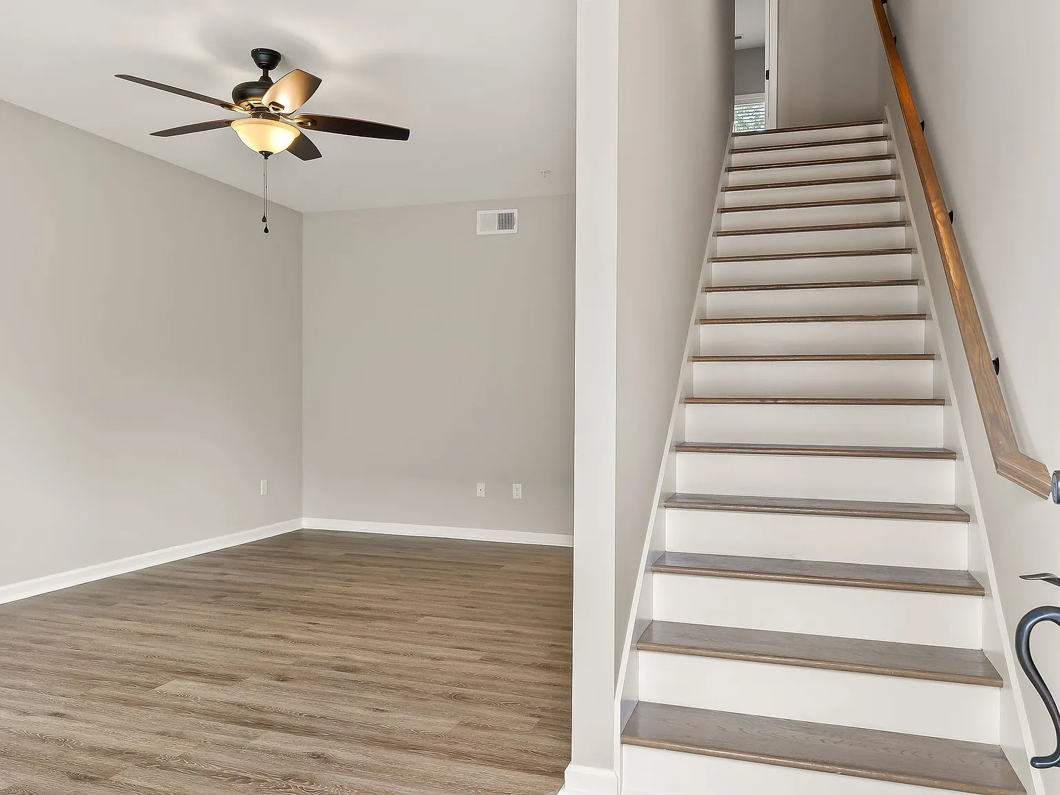 2 bed, 2.5 bath, 1184 sqft, $1,350 — Photo 3