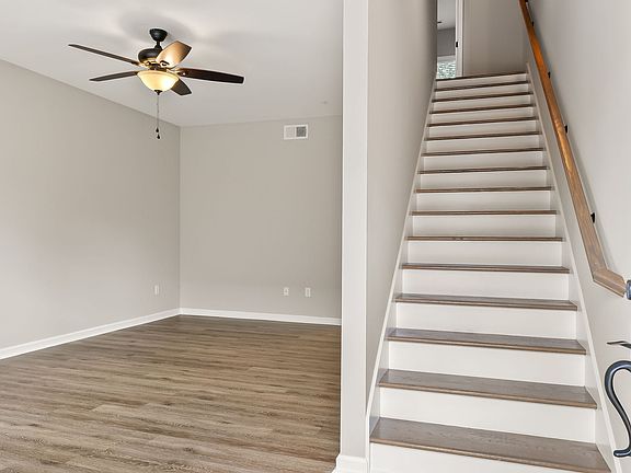 3rd image of 541 Concord Cir