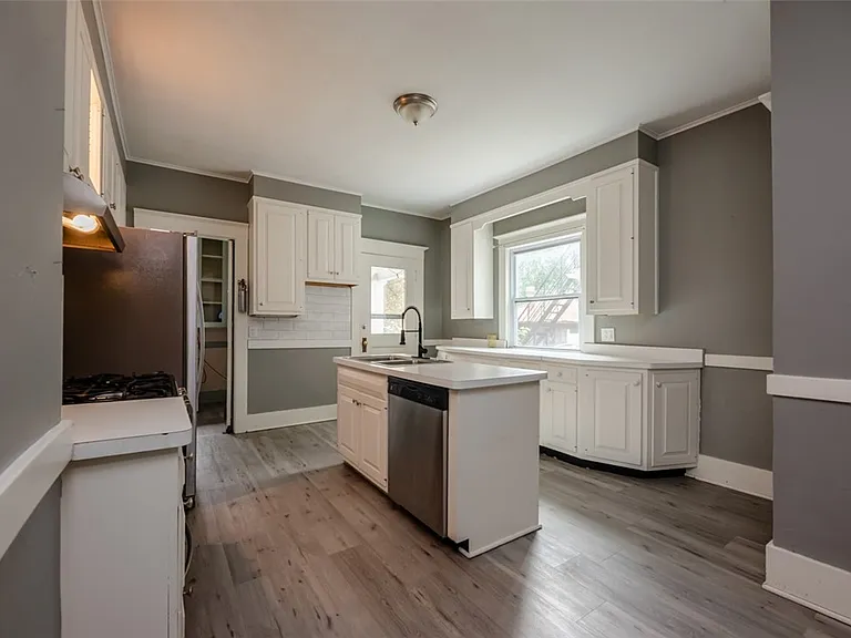 376 Barrington St — Photo 5