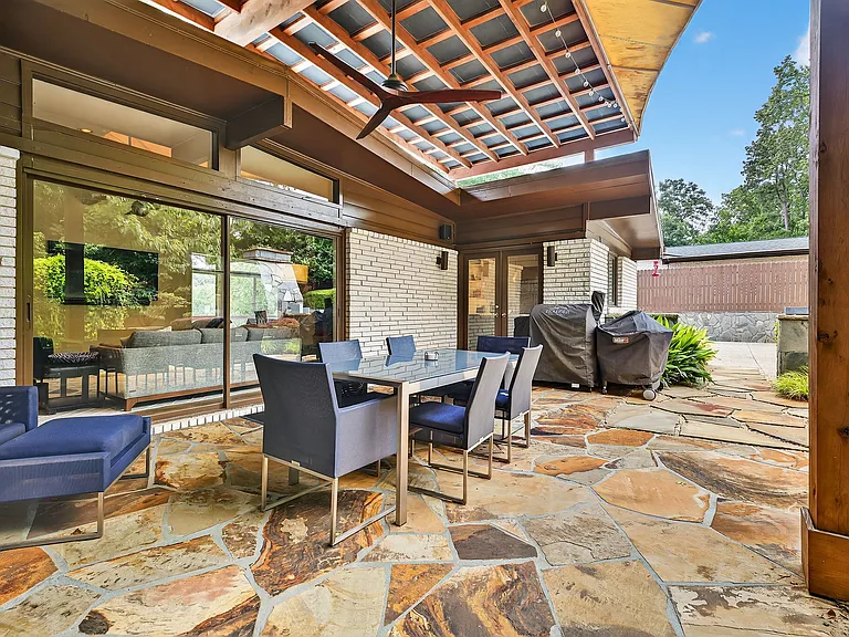 360 Elden Dr — Photo 32