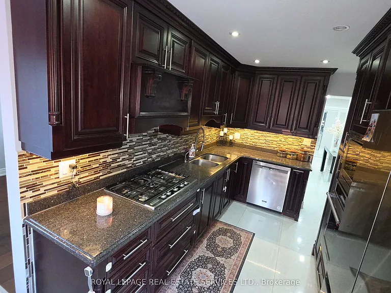 323 Winfield Ter — Photo 5